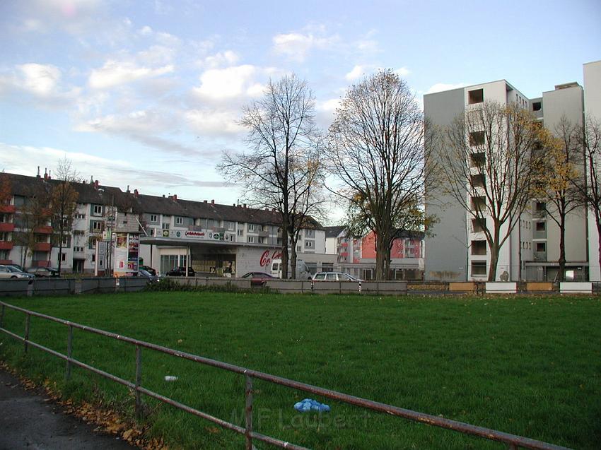 Abriss Hochaus Koeln Vingst 18.JPG